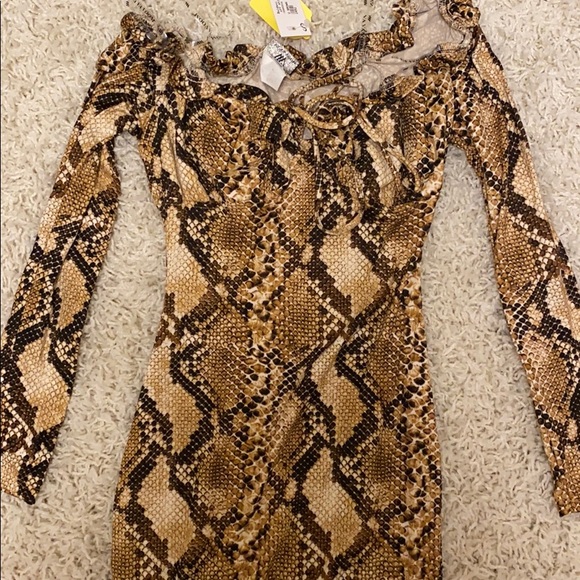 Snakeskin off the shoulder dress NEW WITH TAGS - Picture 3 of 6